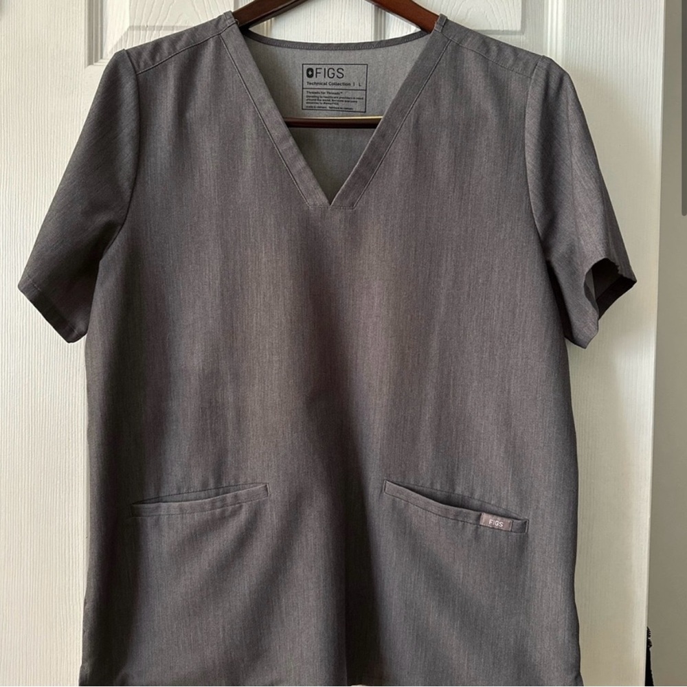 Figs Casma Scrub Top Color Graphite Size Large Two Pocket